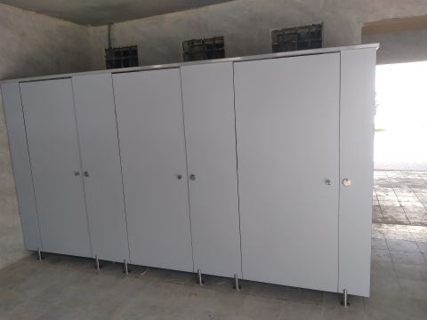 toilet partitions قواطع حمامات فينوليك